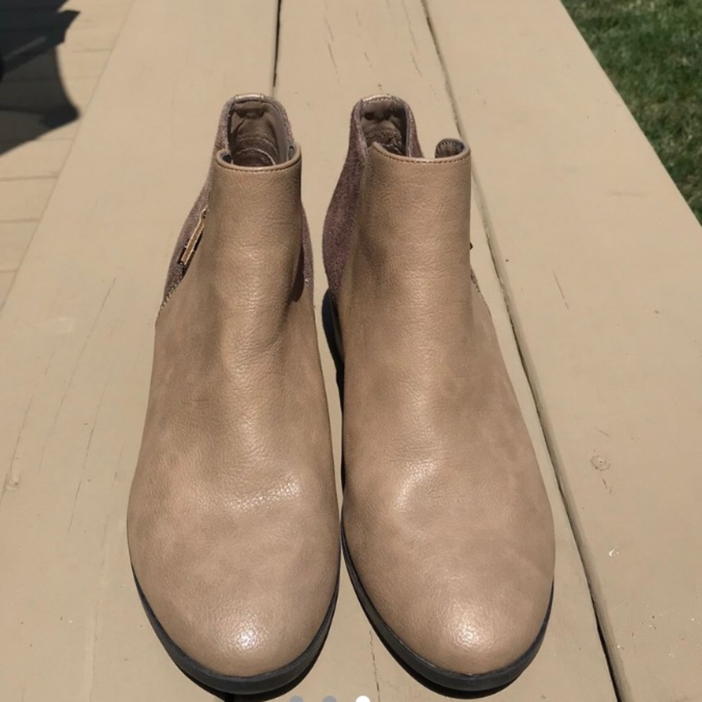 Call it Spring booties - Picture 3 of 3